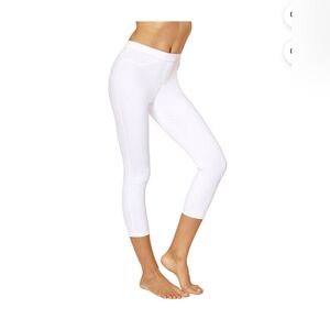 NEW No Nonsense Classic Indigo Denim Capri In White, Women’s Size Medium